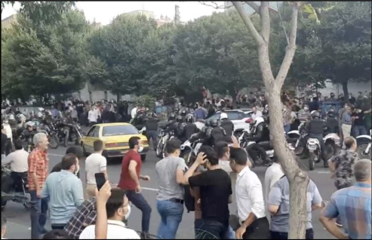 Iran Intelligence Agents Continue Arrests Of Protesters