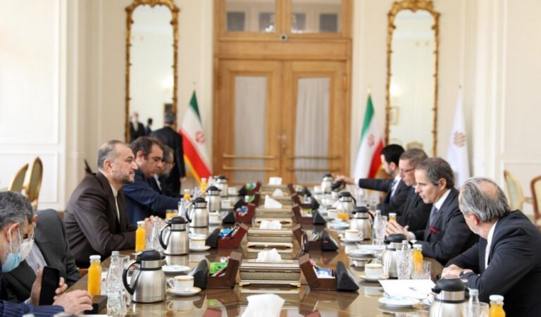 Iran nuclear deal awaits final decisions after talks stalled