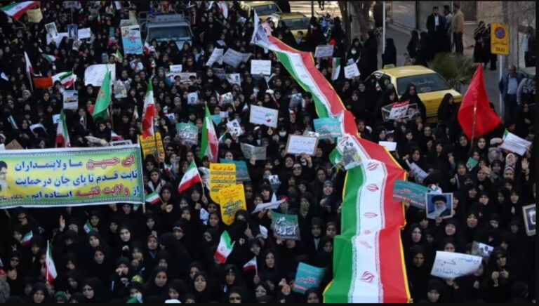 Iranian IRGC Forces Clash With Anti-Government Protesters in Several Provinces