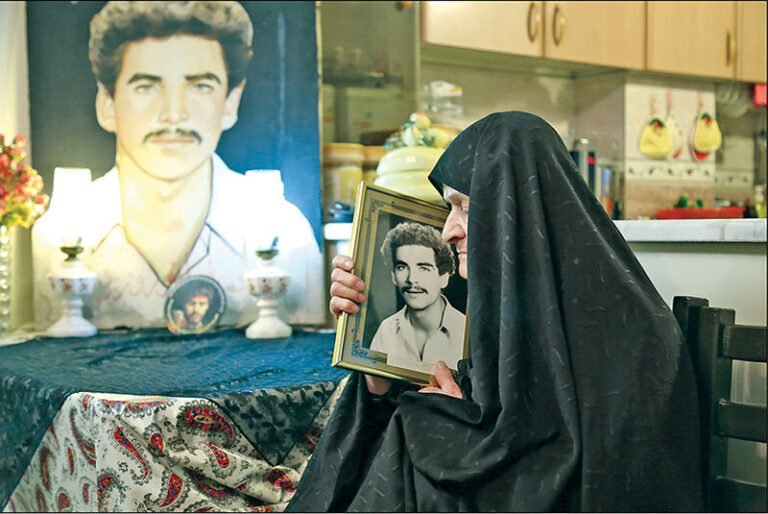 Iran-Iraq war veteran families support Iran popular protests